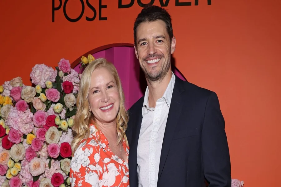 Angela Kinsey Height